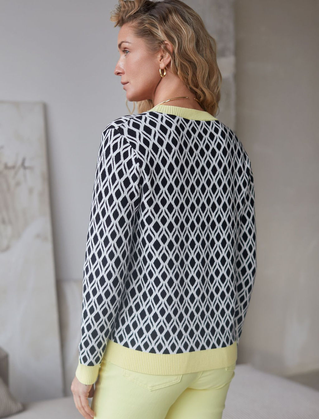 Кардиган с V-вырезом жаккардовой вязки с принтом ромб