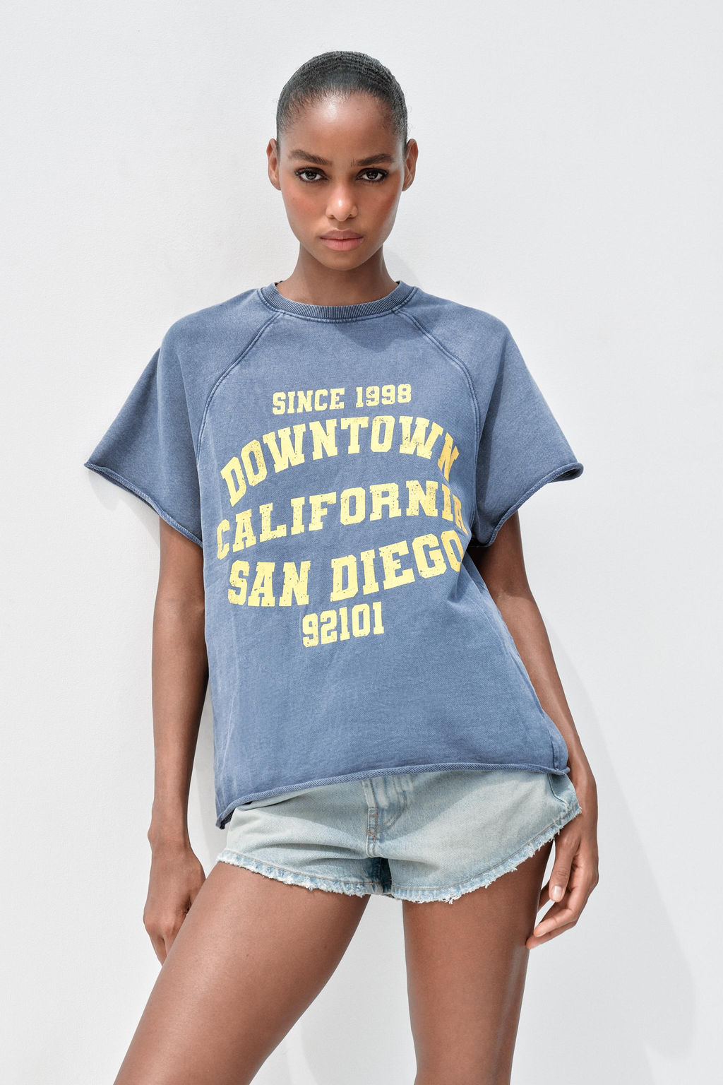 WASHED-EFFECT TEXT PLUSH SWEATSHIRT - Zara фото 16