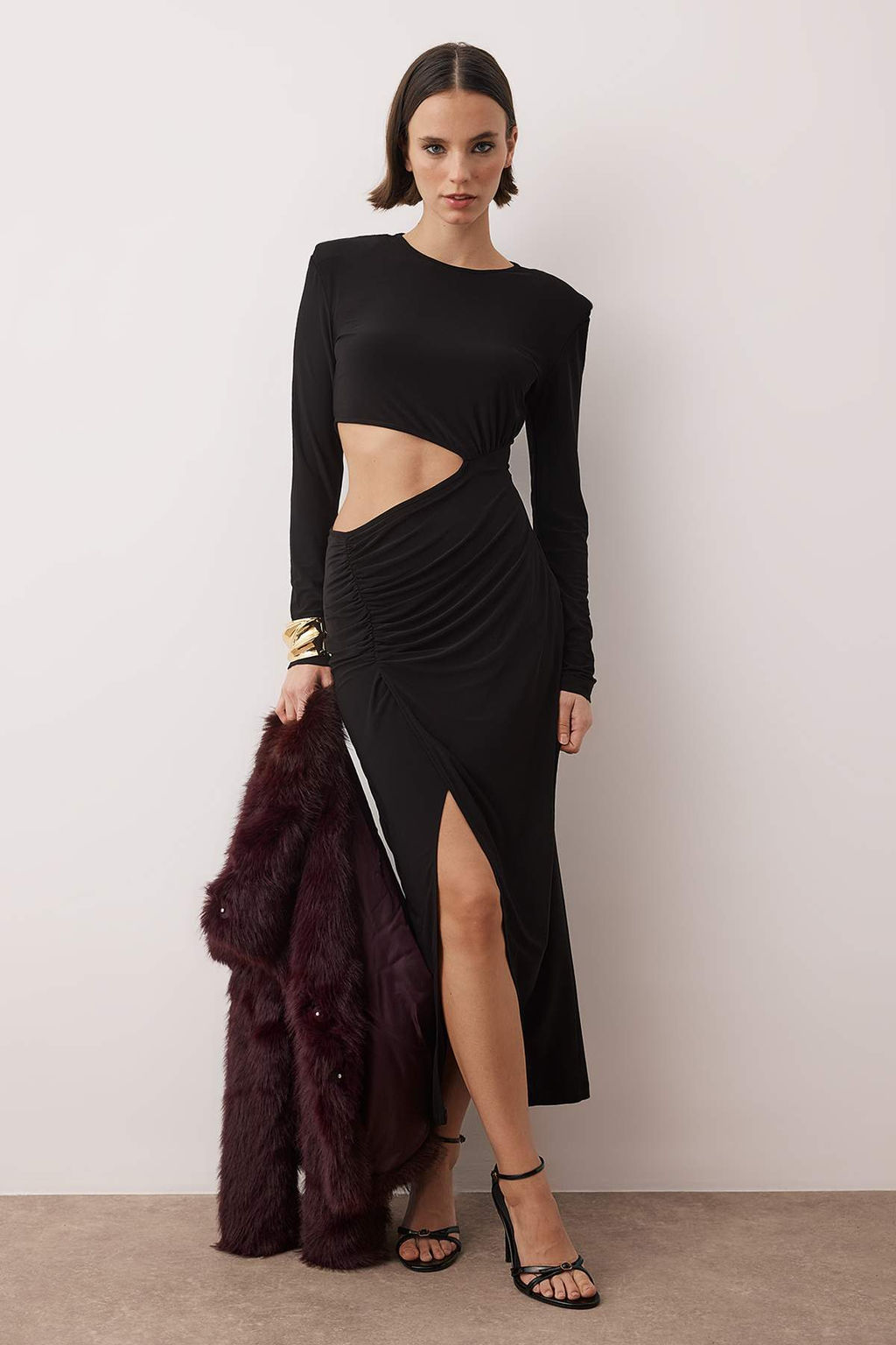 Trendyolmilla Siyah Kruvaze Yaka Cut Out/Pencere Detayl? Orme S?k Abiye Elbise TPRAW23EL00272 фото 17