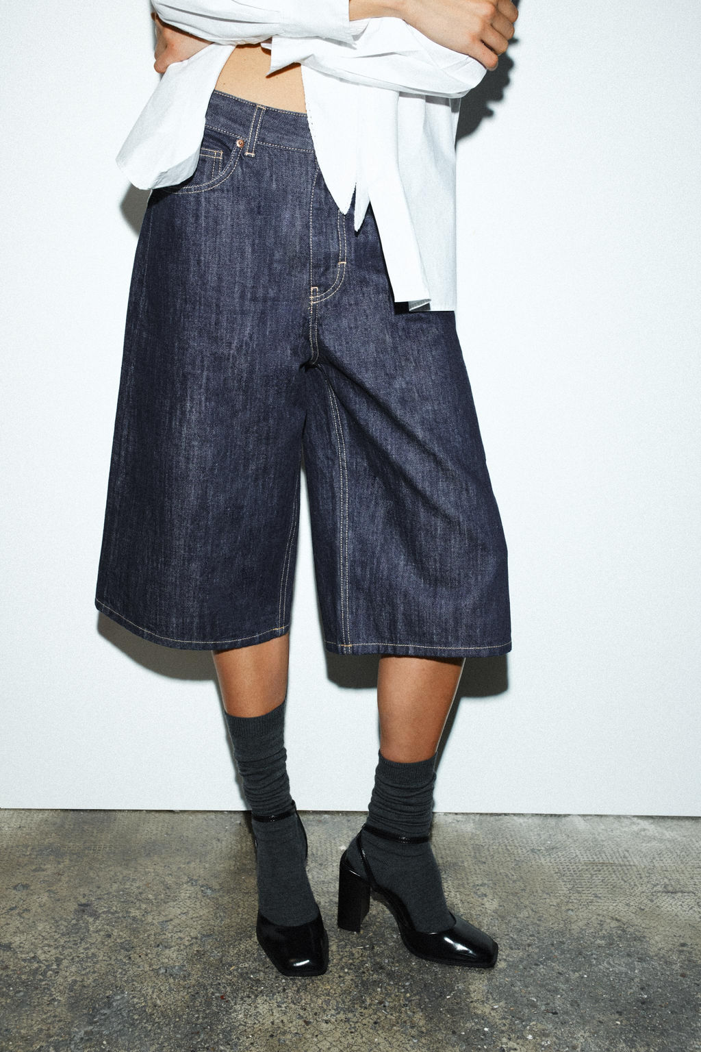 TRF MID-WAIST DENIM JORTS BERMUDA SHORTS - Zara фото 2