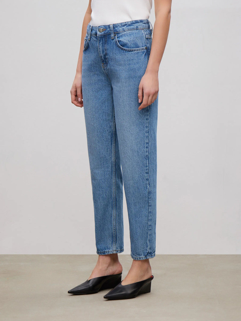 ЕМКА / Зауженные джинсы из плотного натурального хлопка - Emka фото 3