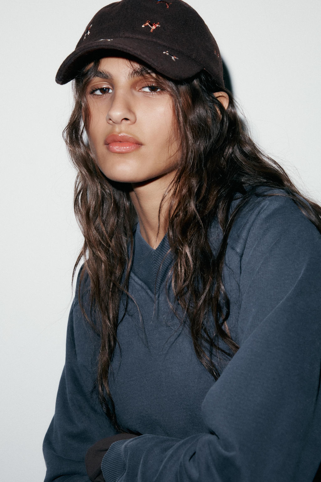 WOOL BLEND CAP WITH DOG EMBROIDERY