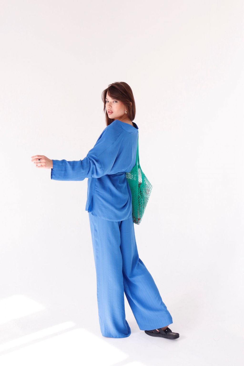 9513 Костюм из кимоно и брюк-палаццо в цвете электрик - Martichelli фото 31