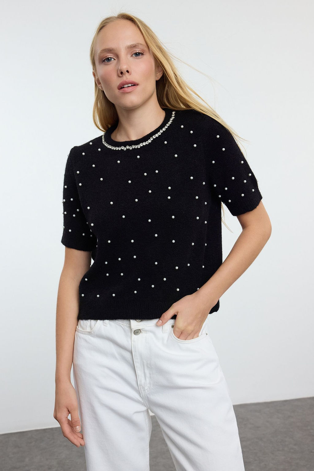 Siyah Yunlu Inci ve Tas Islemeli Triko Kazak TWOAW25KZ00127