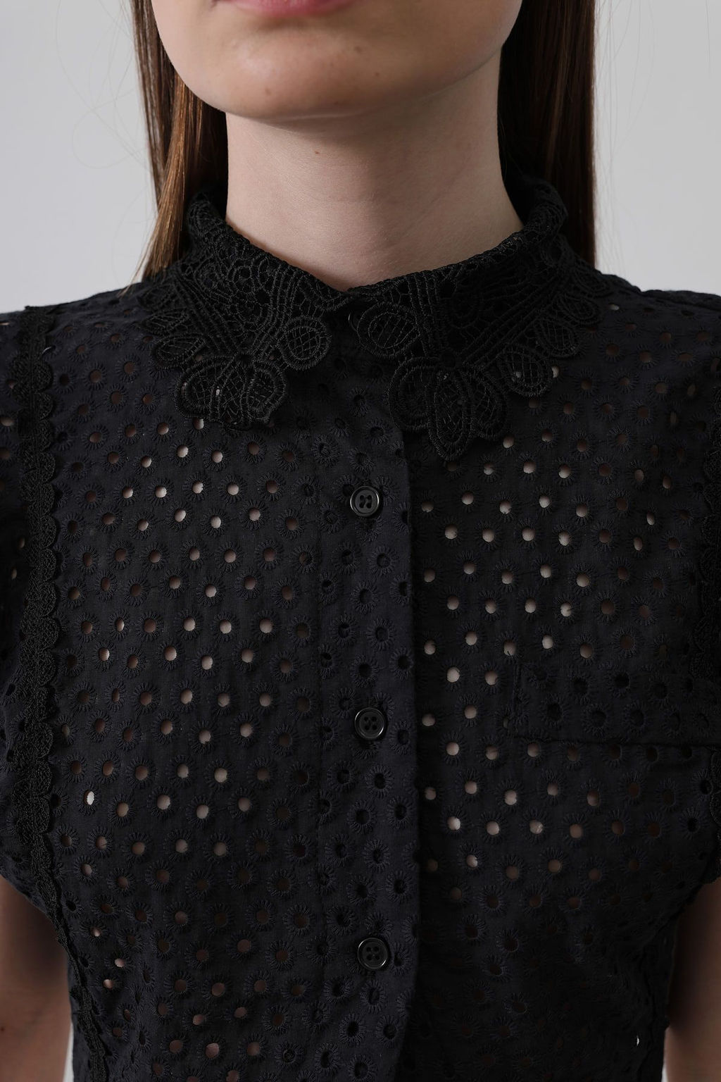 Siyah %100 Pamuk Brode Kolsuz Crop Gomlek TWOSS25GO00175