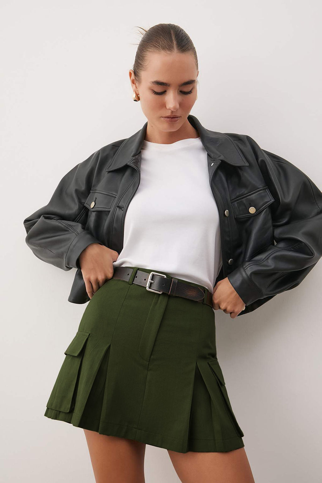 Haki Kargo Cepli Dokuma Etek Gorunumlu Sort TWOSS23SR00041