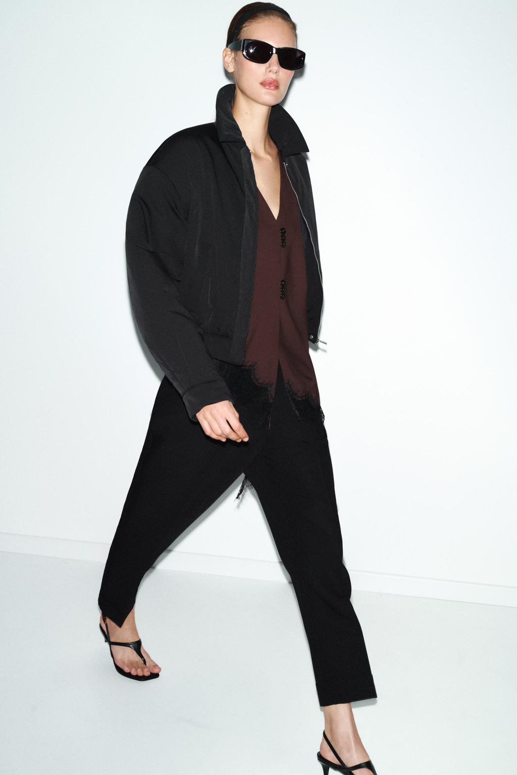 PLEATED TROUSERS WITH TURN-UP HEM - Zara фото 3