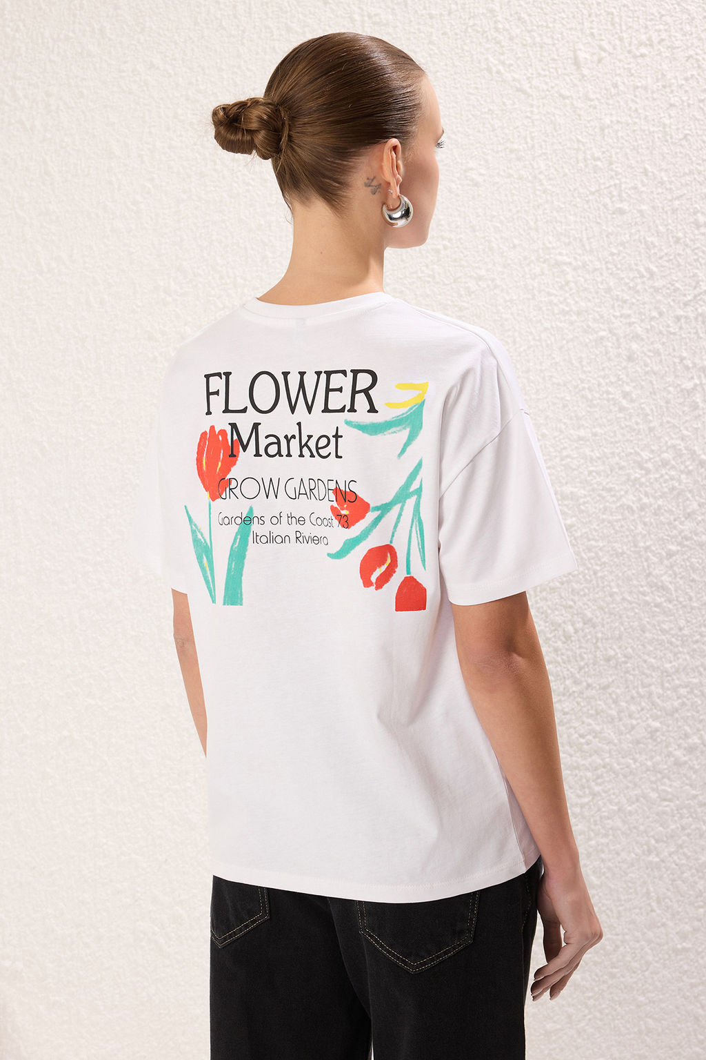 Beyaz Kal?n Pamuklu Oversize/Genis Kal?p S?rt Bask?l? Orme T-Shirt TWOSS25TS00055