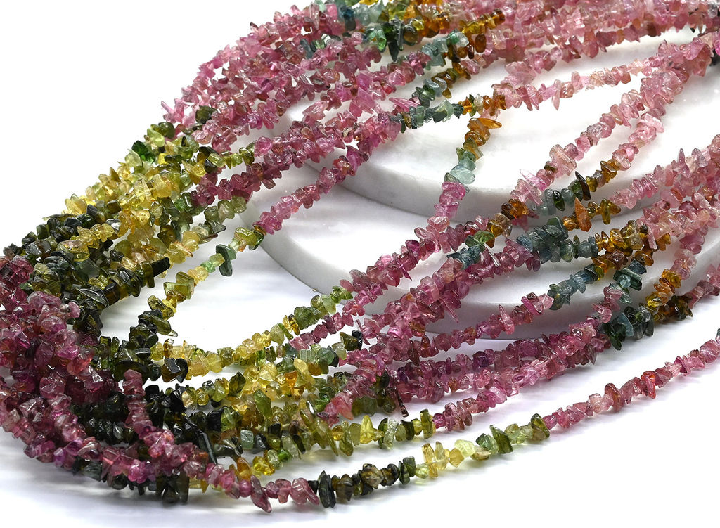 Бусины из турмалина крошка 4*1мм, 44см Радуга камня