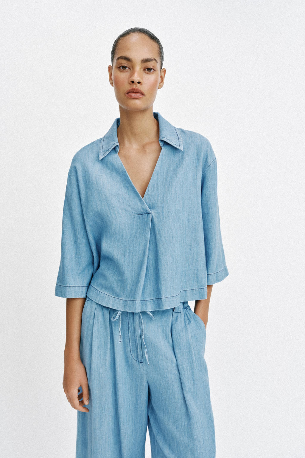 BLUSA FLUIDA ESCOTE PICO / Azul - Zara фото 2