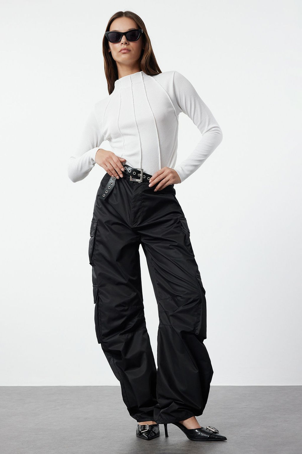 Trendyolmilla Ekru Fitted Fermuarl? Bisiklet Yaka Biye Detayl? Fitilli Esnek Orme Bluz TWOAW25BZ00154  фото 2