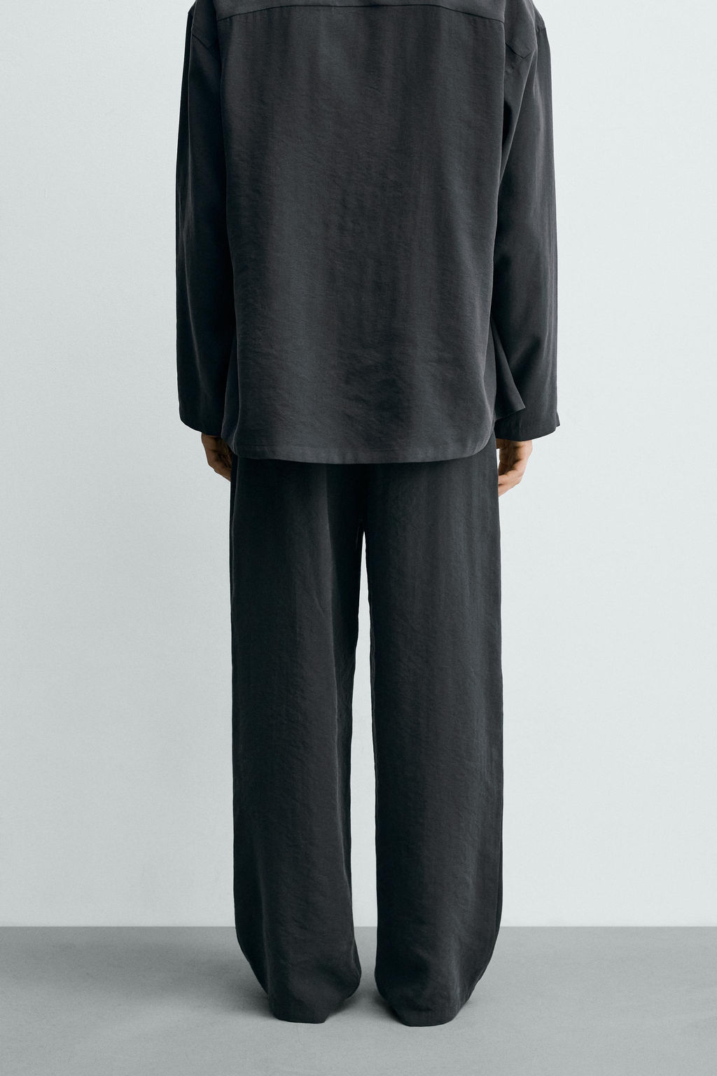 PANTAL?N FLUIDO RELAXED FIT / Negro - Zara фото 3