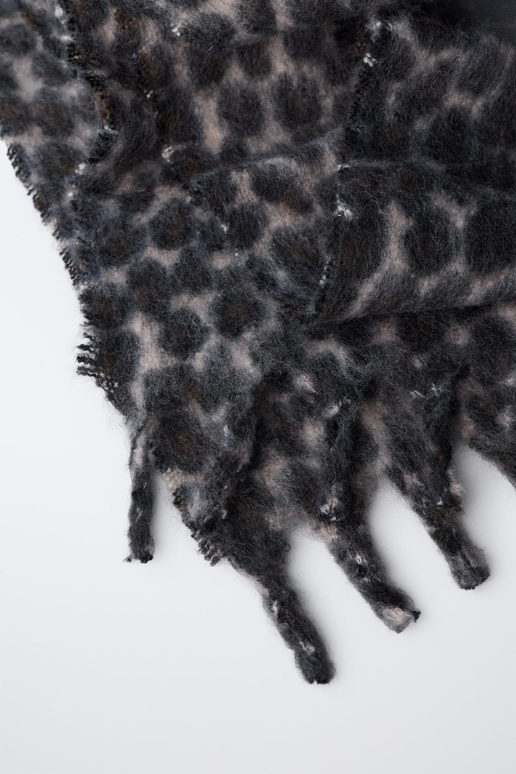 ANIMAL PRINT SCARF WITH FRINGING - Zara фото 2