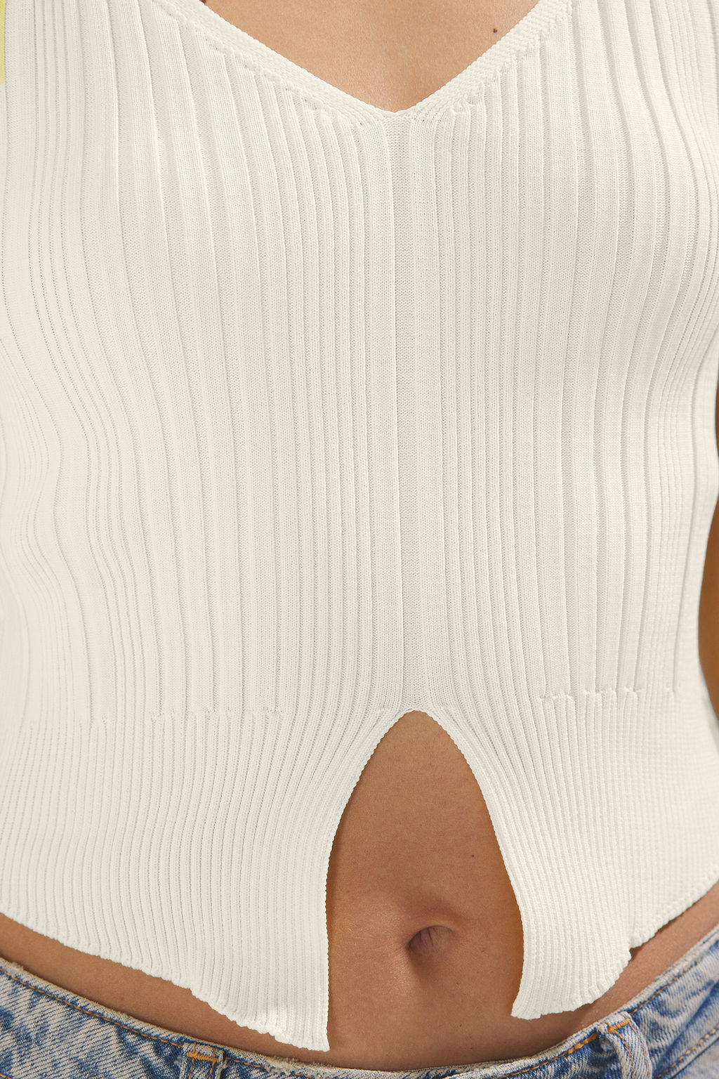 Ekru Boyundan Ask?l? Ince Bluz TWOSS25BZ00327