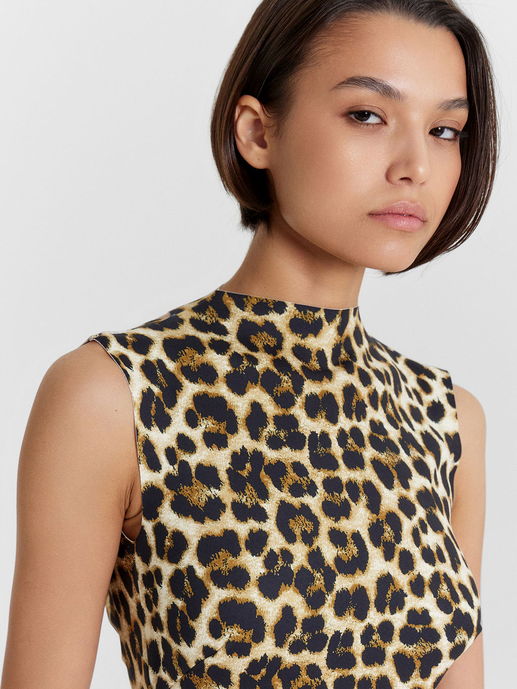 Платье Mark Formelle x Ольга Бузова леопардовое с вырезом на спине