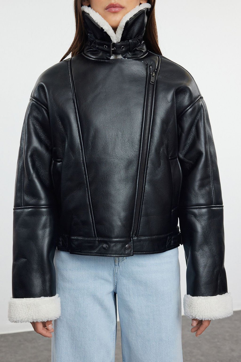 Siyah Oversize Kal?p Pelus Detayl? Suni Deri Biker Ceket Mont TWOAW25MO00001 - Trendyolmilla фото 3