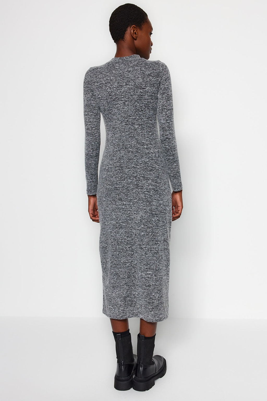 Antrasit Bisiklet Yaka Yumos Midi Y?rtmacl? ve Buzgu Detayl? Fitted Orme Elbise TWOAW24EL00246