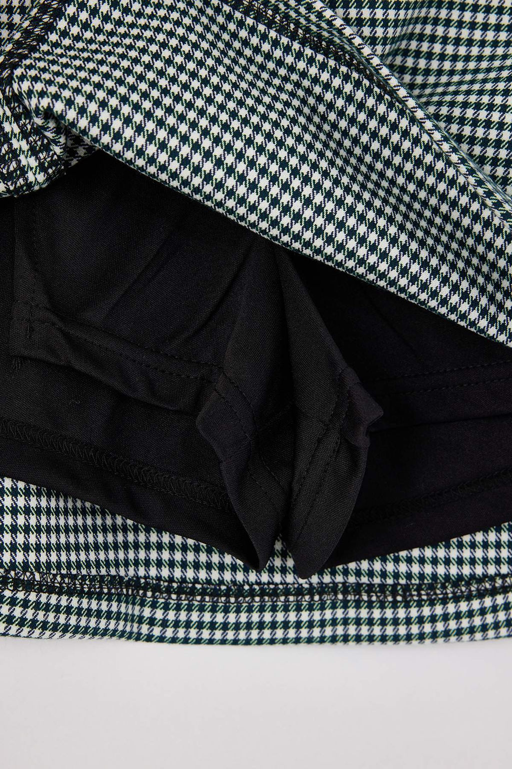 Siyah Kazayakl? Mini Sort Etek Sort & Bermuda TWOAW26SR00059