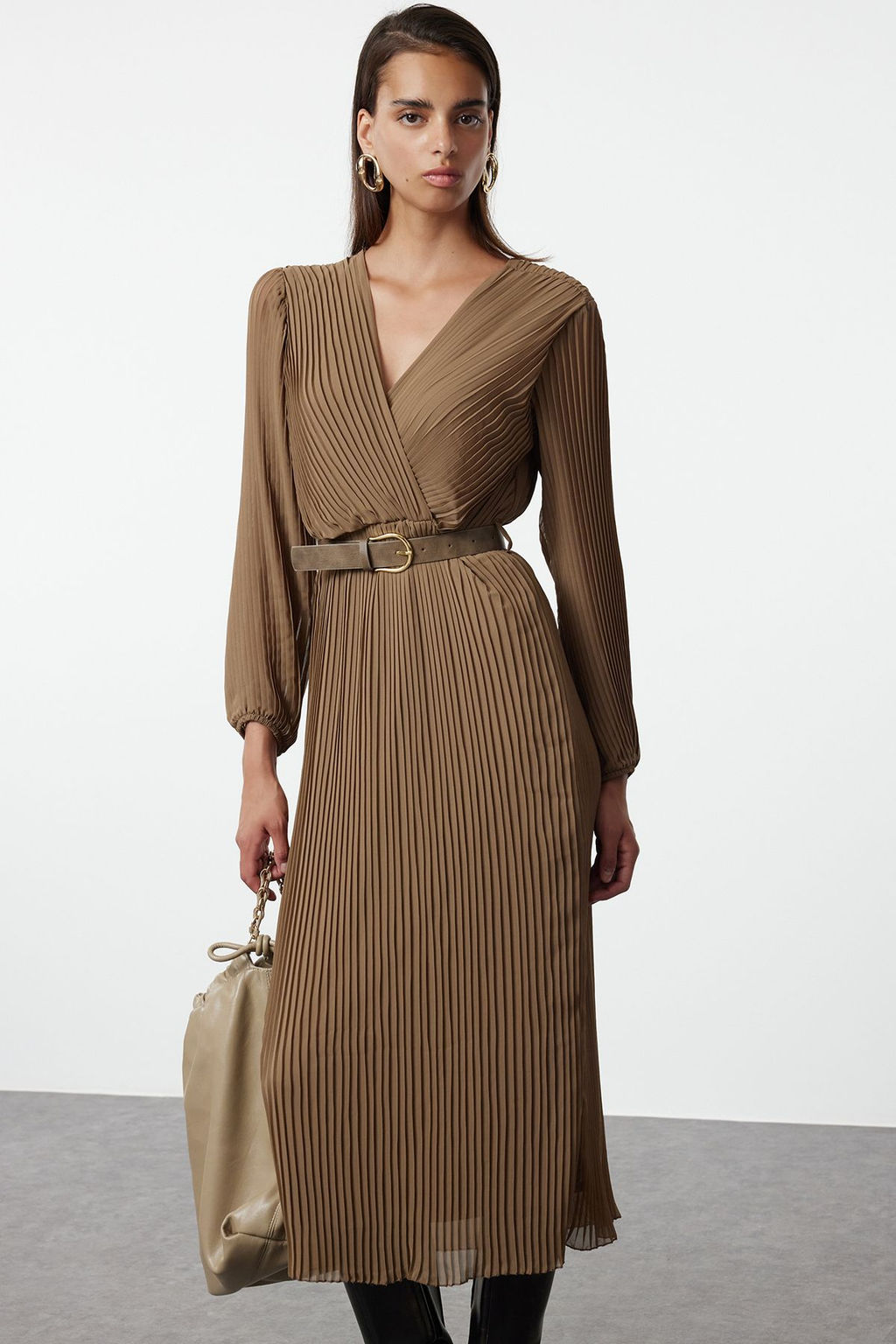 TRENDYOLMILLA Siyah Kemerli A Kesim Piliseli Maxi Astarl? Sifon Dokuma Elbise TWOAW24EL00471 фото 16