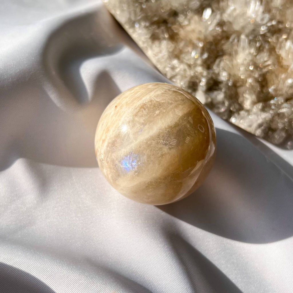 Шар из Лунного камня