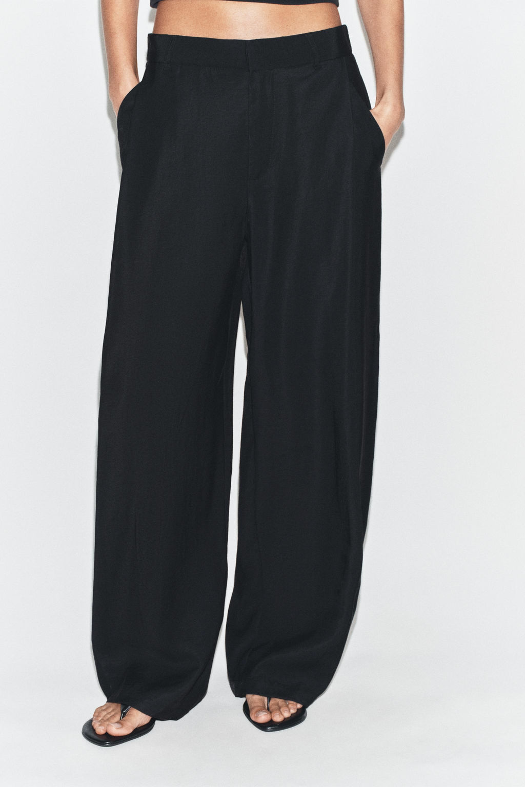 Брюки Zara Pantalon Fluido Pliegues черные