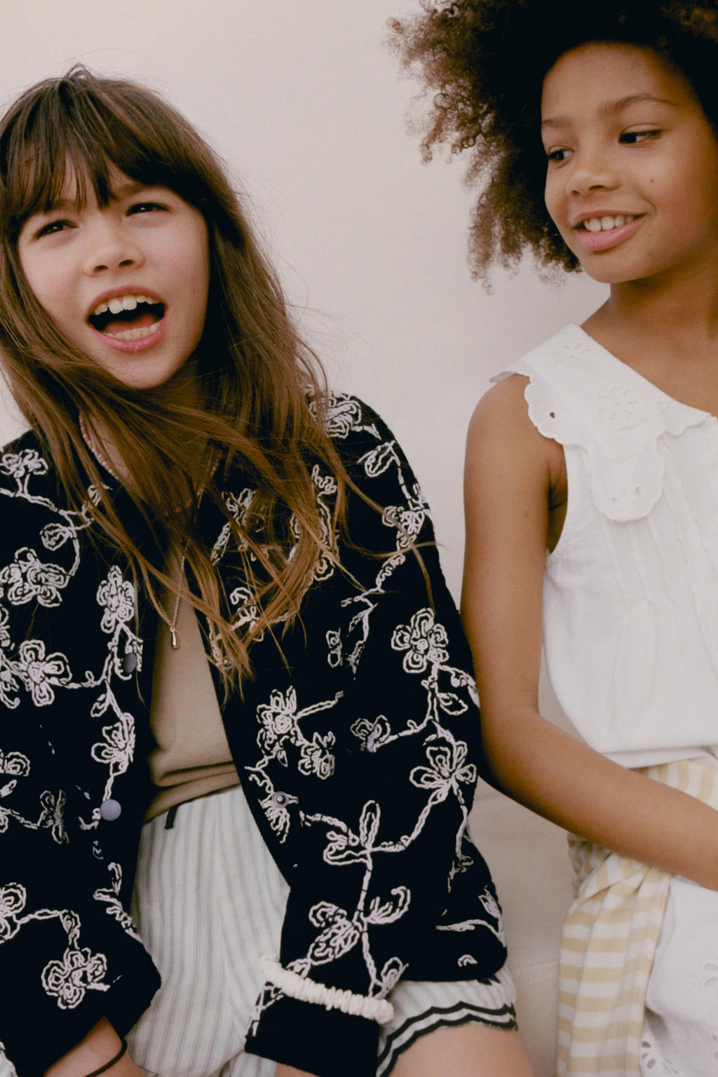 CHAQUETA ACOLCHADA BORDADOS CONTRASTE / Negro / Crudo - Zara фото 3