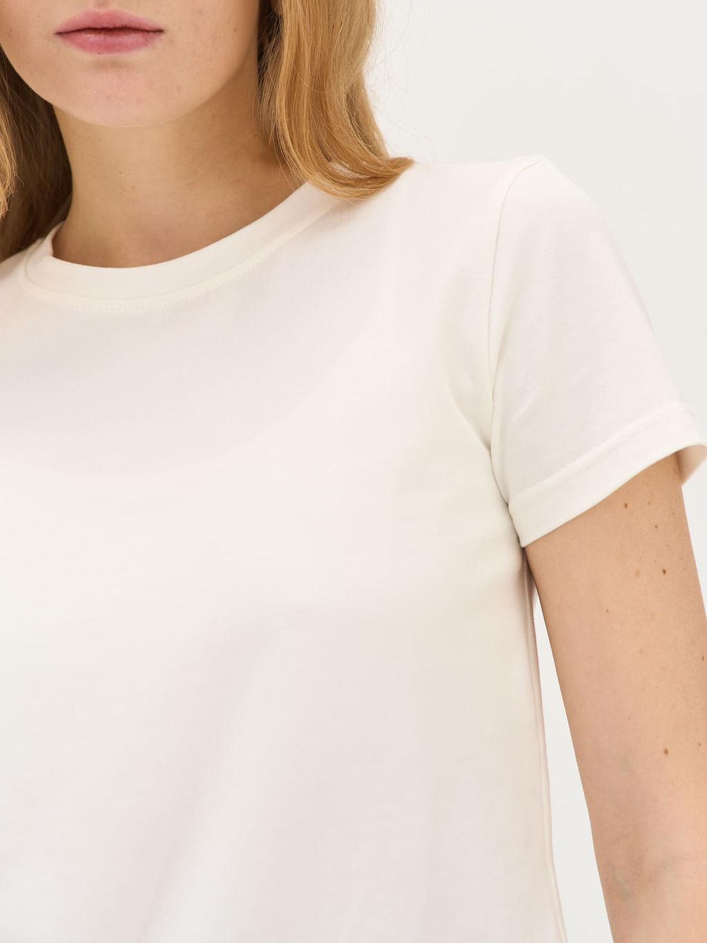 Футболка Slim Fit "Молоко" женская