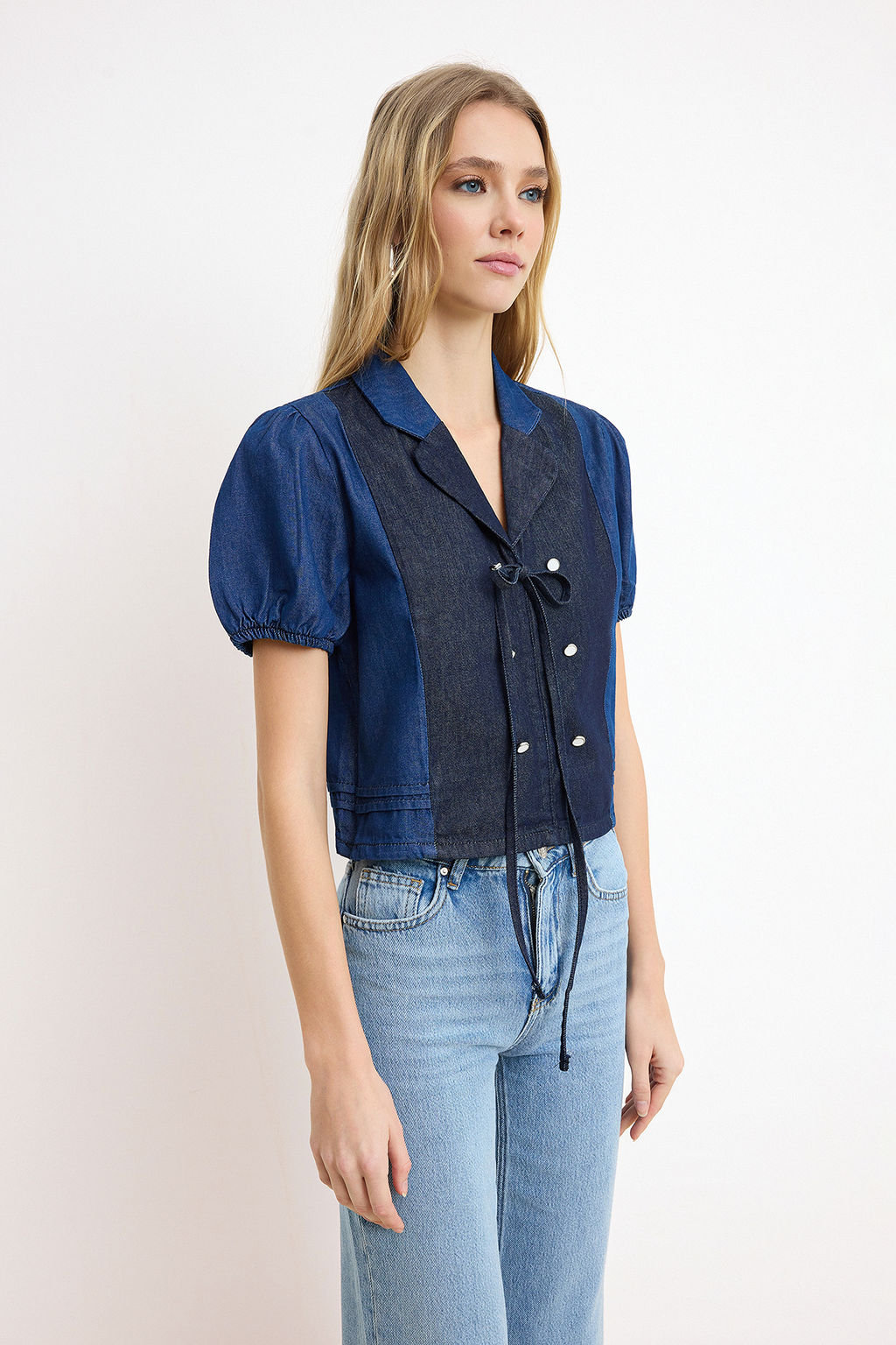 Nasiba Hafiz x Trendyol Collection Balon Kollu Renk Bloklu Denim Bluz TWOSS26BZ00423