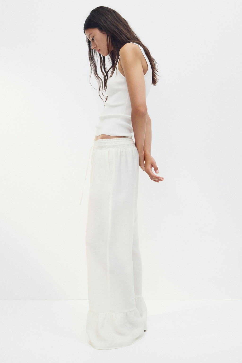 Pantal?n con cord?n de ajuste y ribete de volante - H&m фото 3