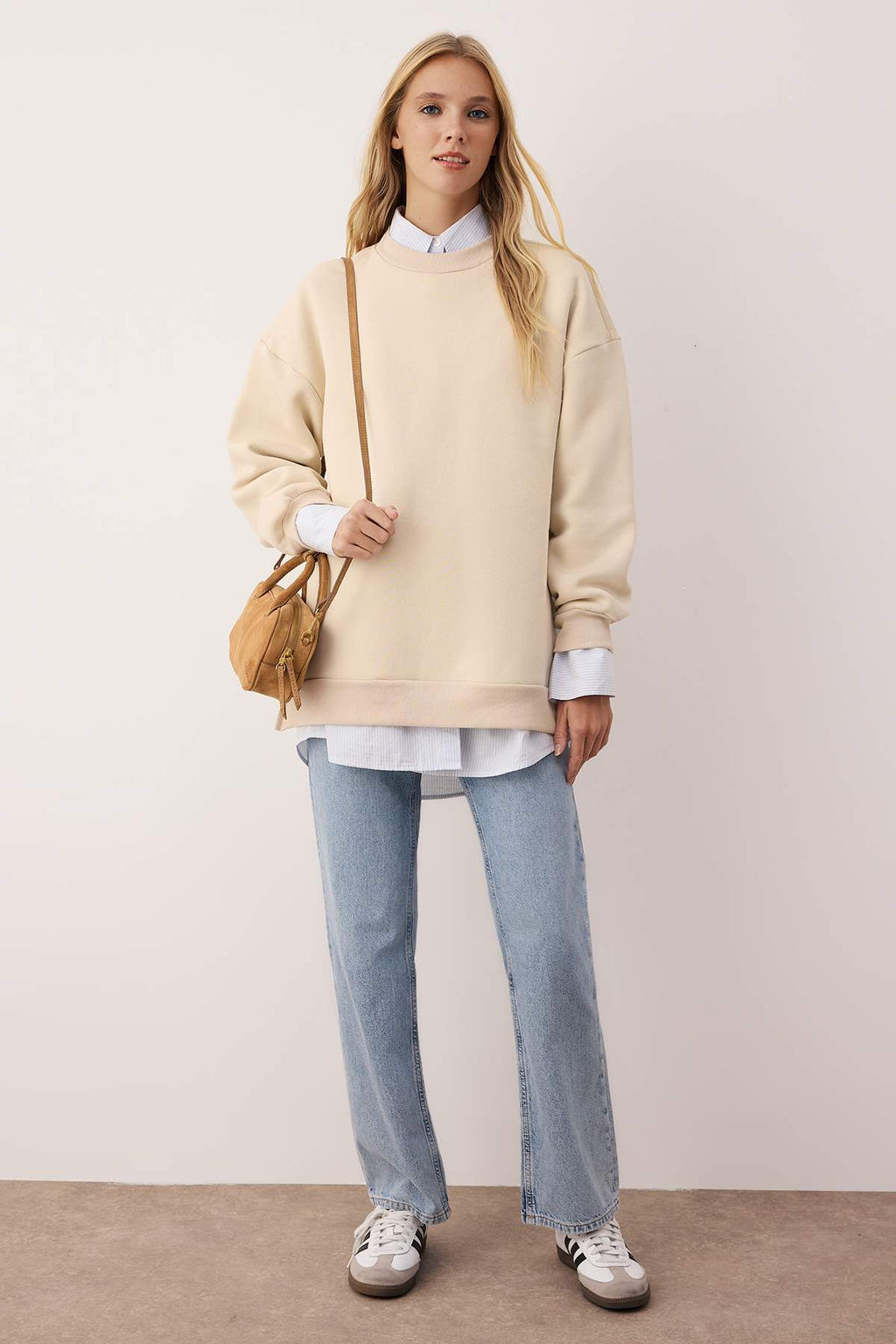 Bej Oversize/Genis Kal?p Y?rtmac Detayl? Kal?n Ici Polarl? Orme Sweatshirt TWOAW23SW00195