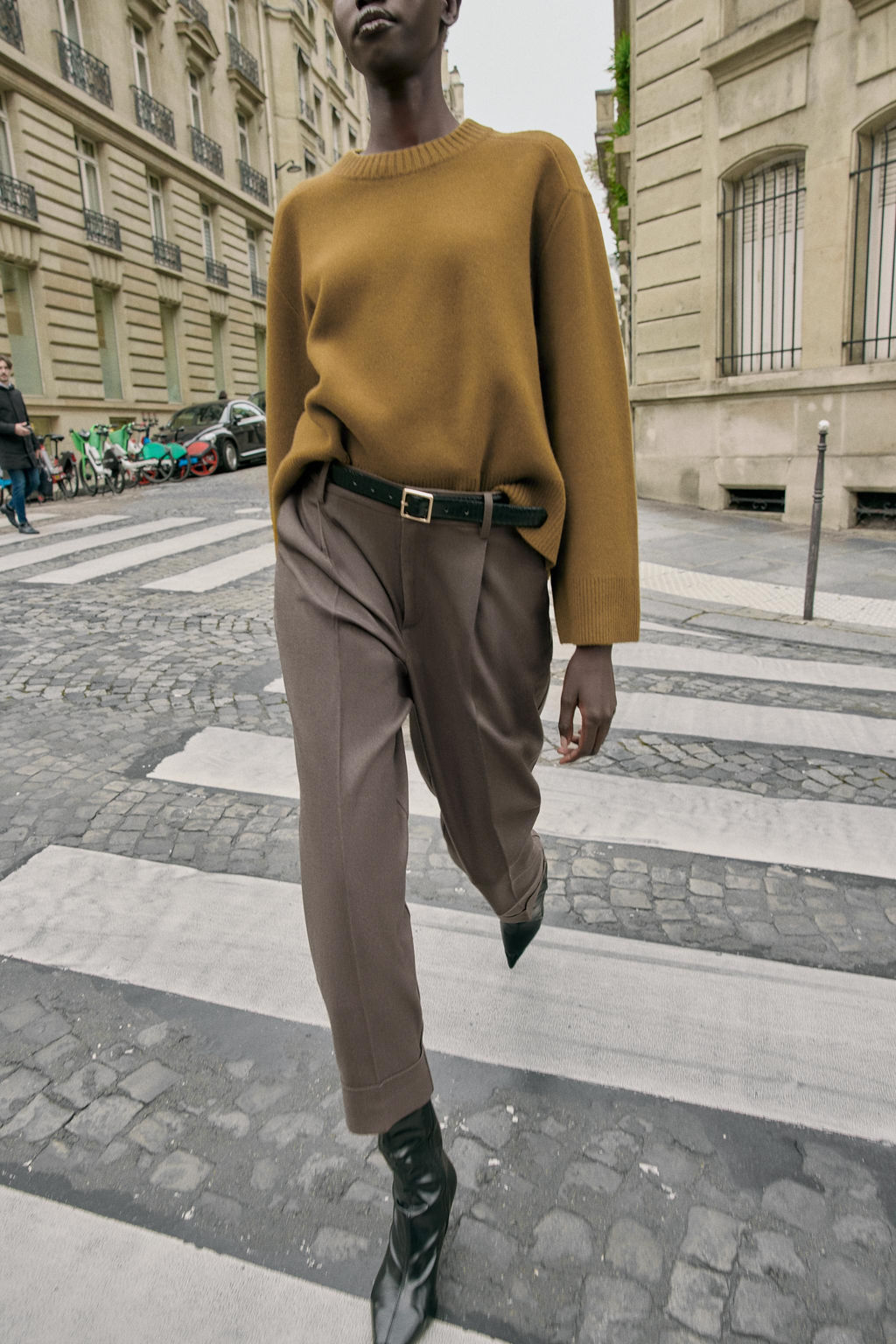 TROUSERS WITH TURN-UP HEMS AND BELT - Zara фото 2