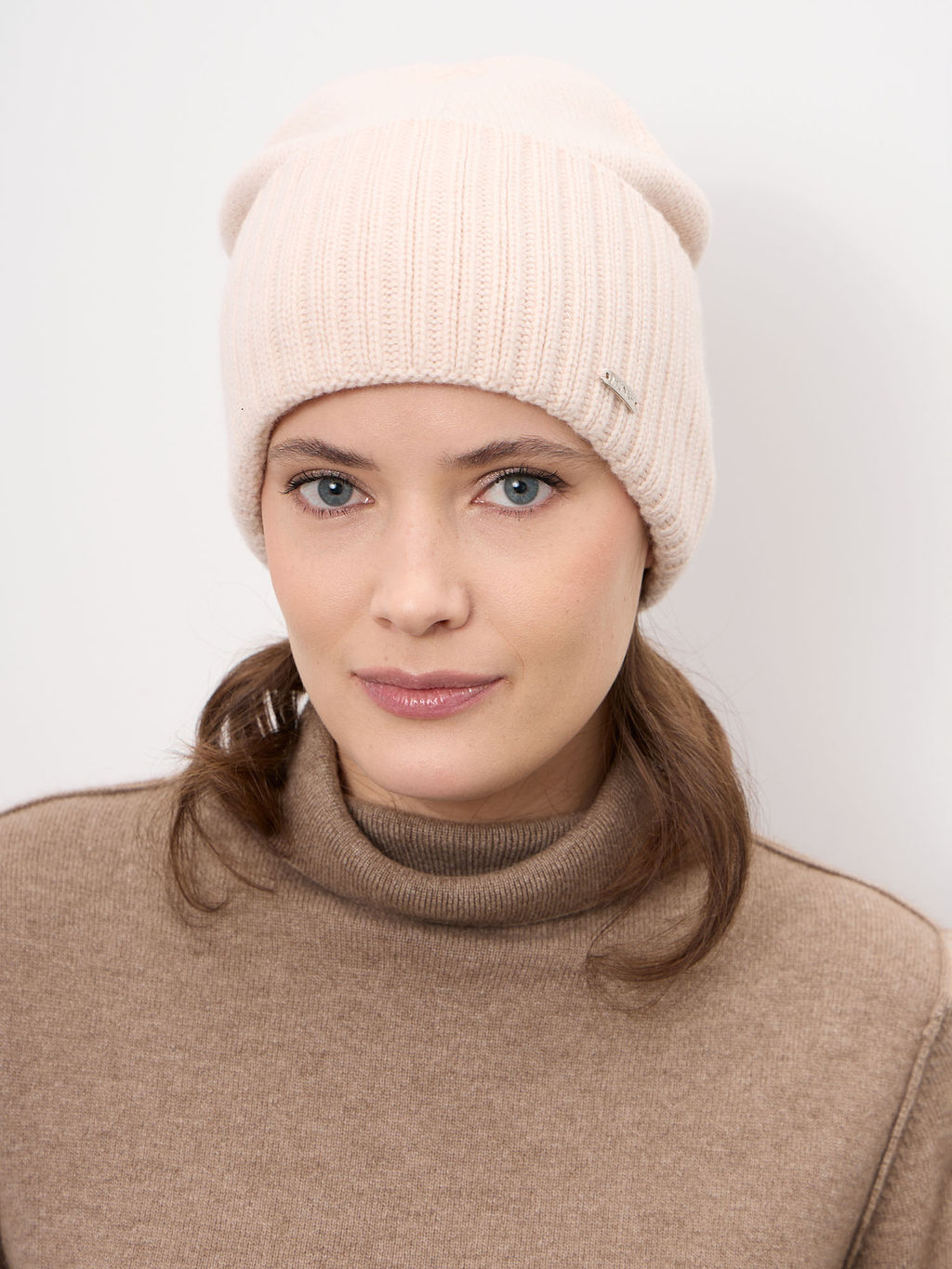 Шапка из кашемира 04301 жасмин