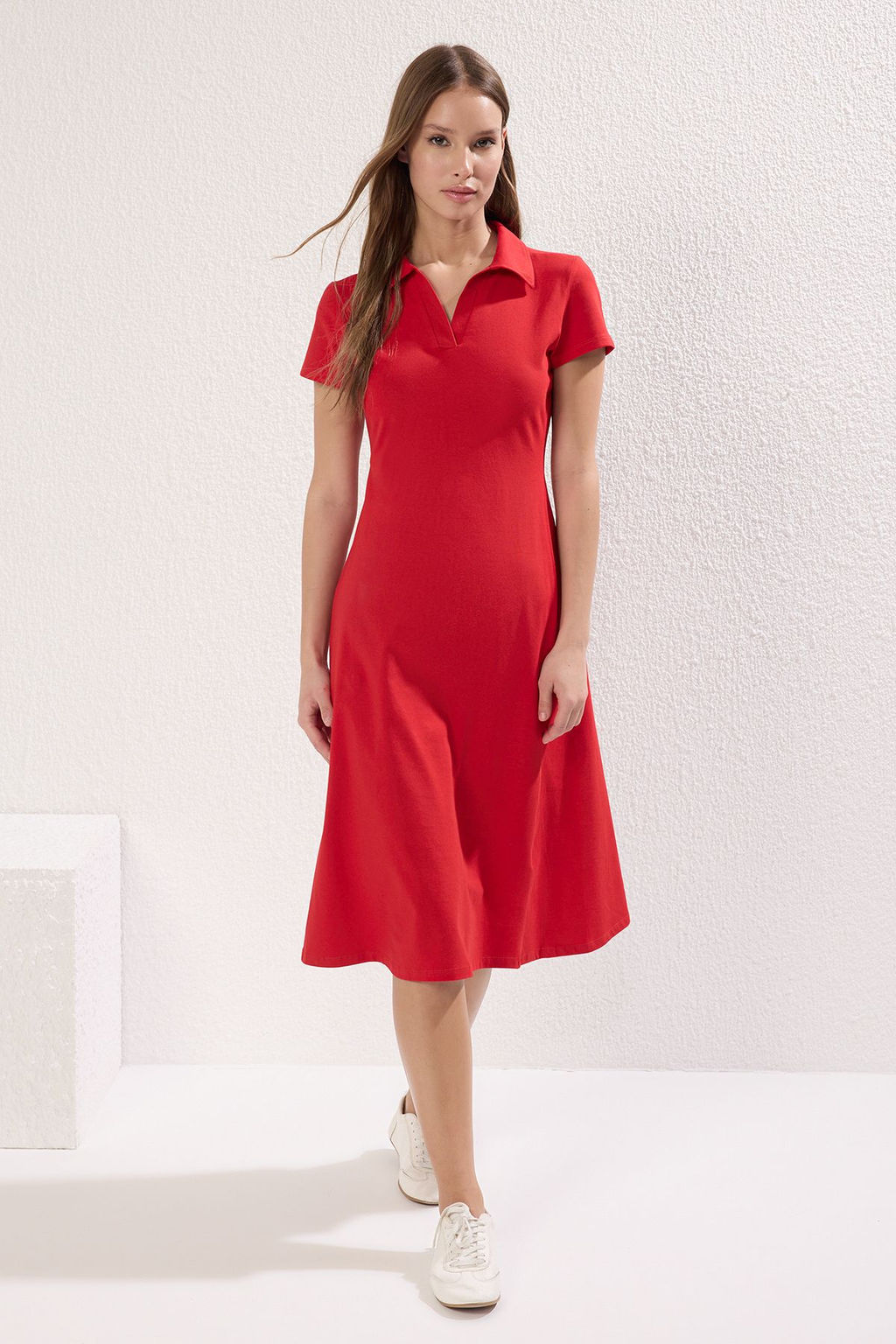 TRENDYOLMILLA Lacivert Polo Yaka Skater/Belden Ac?lan Pamuklu Esnek Orme Midi Elbise TWOSS24EL00480