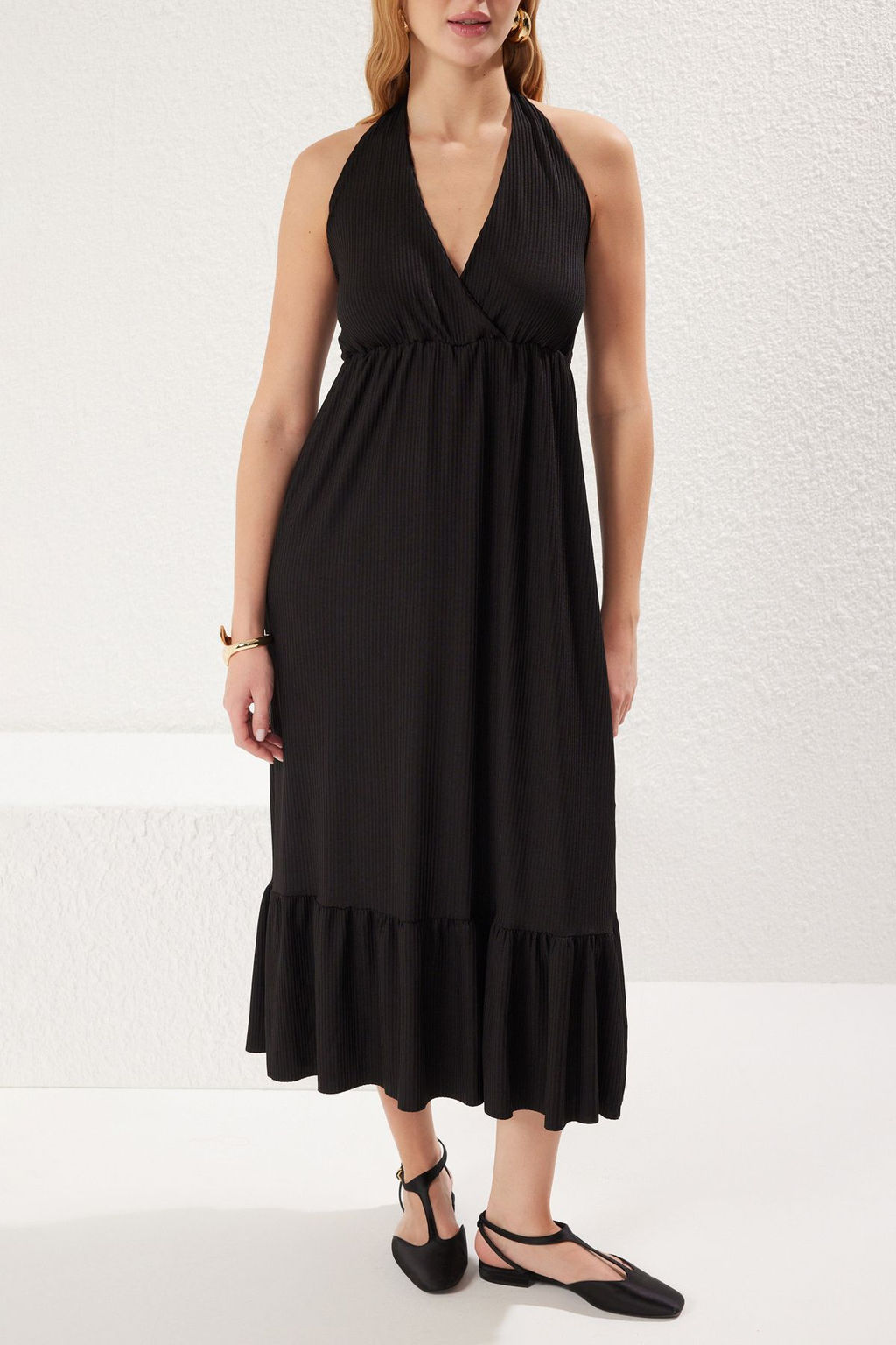TRENDYOLMILLA Mavi Etnik Bask?l? V Yaka Etegi F?rfl?rl? Buzgulu Fitilli Esnek Maxi Orme Elbise TWOSS25EL00093