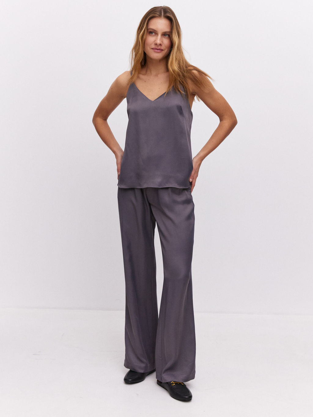 Широкие атласные брюки