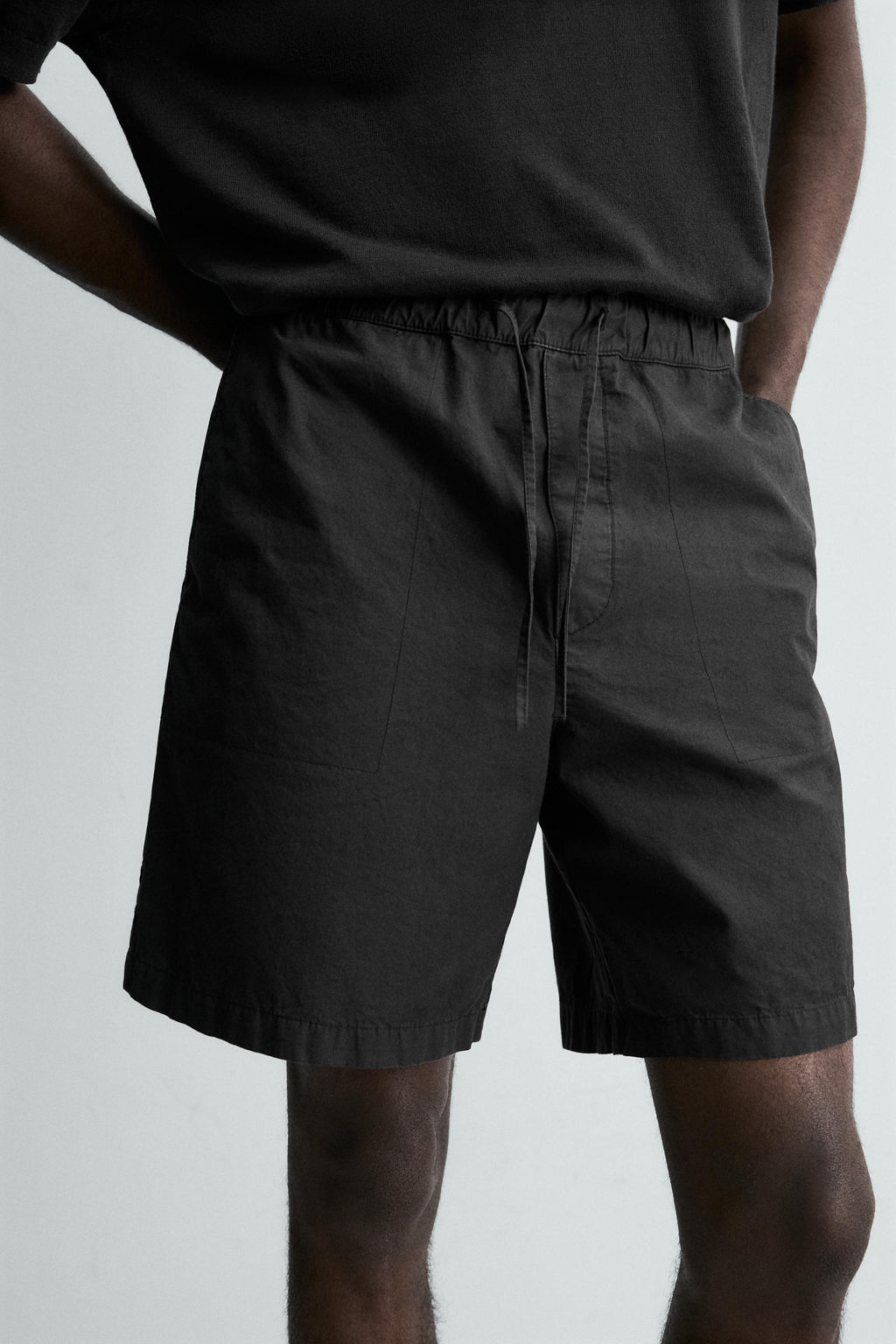 BERMUDA LAVADA REGULAR FIT / Negro