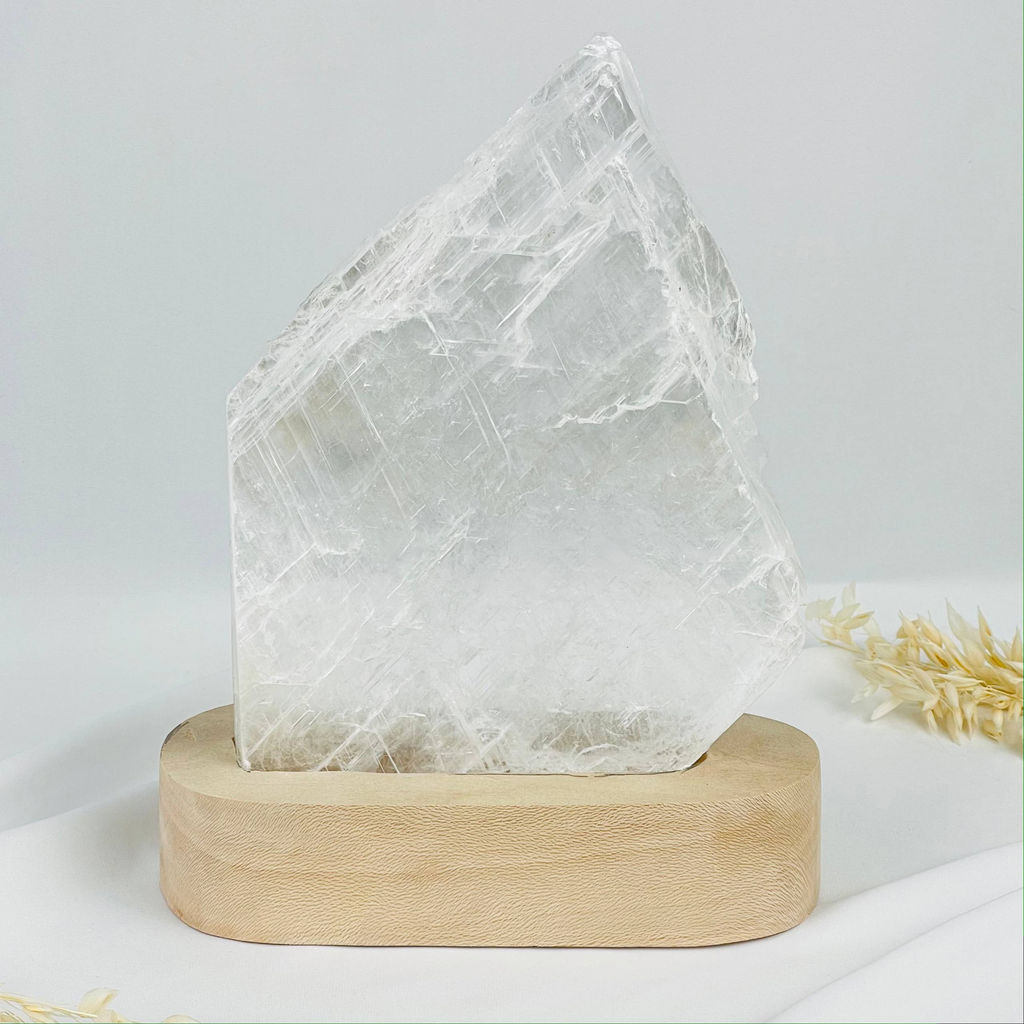 Срез Селенита на подставке - Радуга самоцветов фото 2