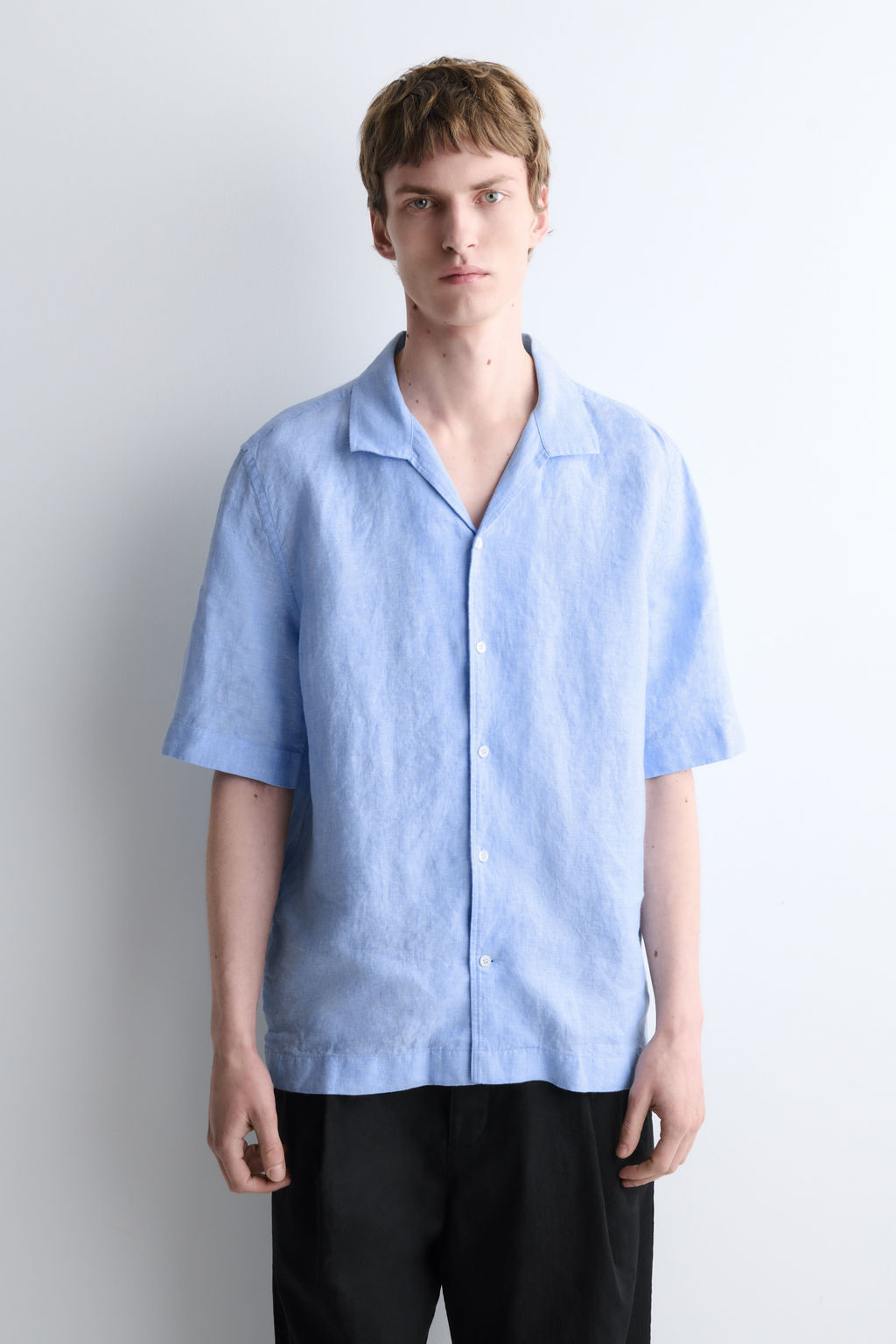 CAMISA DE MANGA CORTA DE LINO CON CUELLO ABIERTO - H&m фото 2