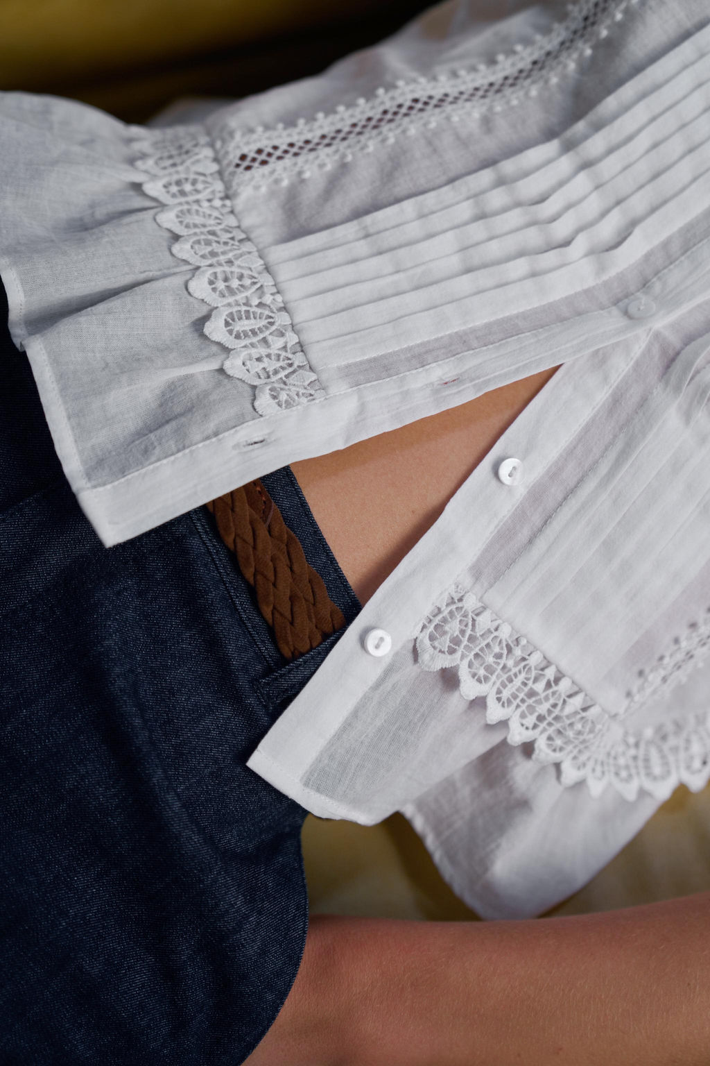 BLUSA ENTREDOSES VOLANTES / Blanco - Zara фото 4