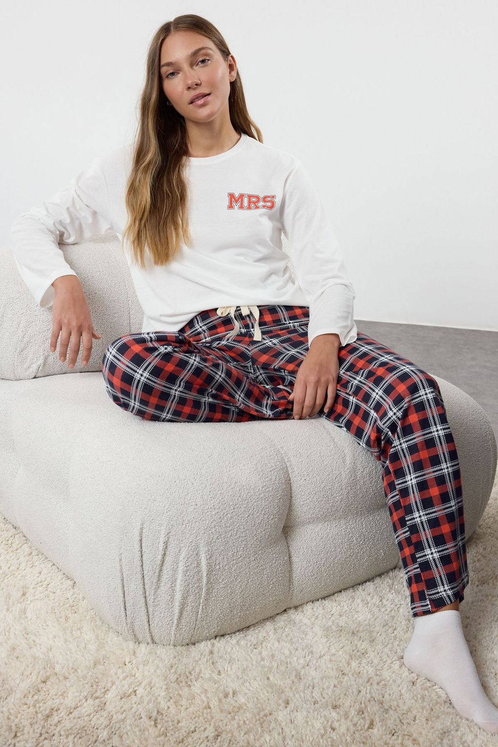 Trendyolmilla Kad?n Couple/Cift Beyaz %100 Pamuklu Ekoseli Sloganl? Orme Pijama Tak?m? THMAW25PT00166