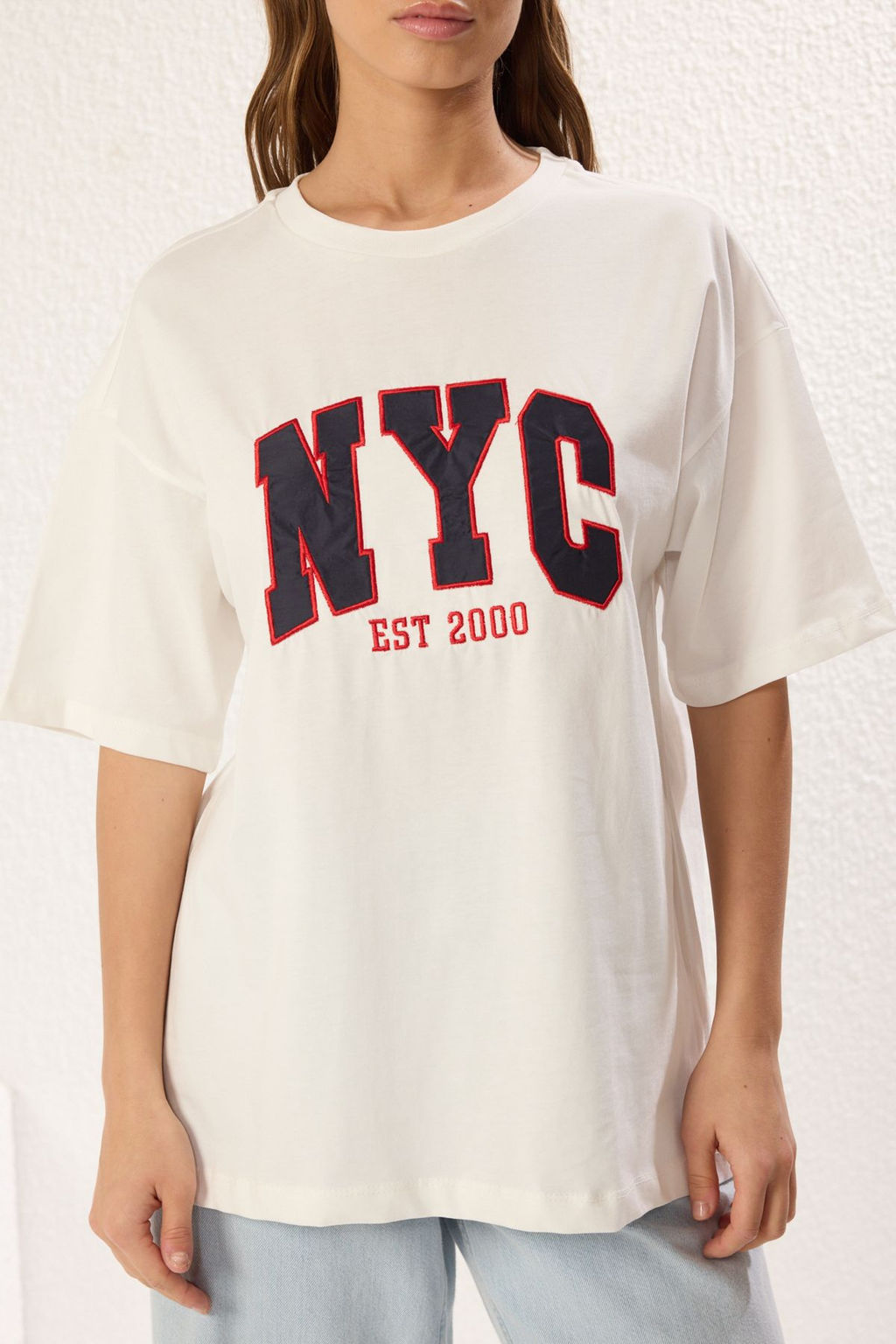 TRENDYOLMILLA Bordo %100 Pamuk Oversize/Genis Pach Nak?sl? Orme T-Shirt TWOSS25TS00069 фото 3