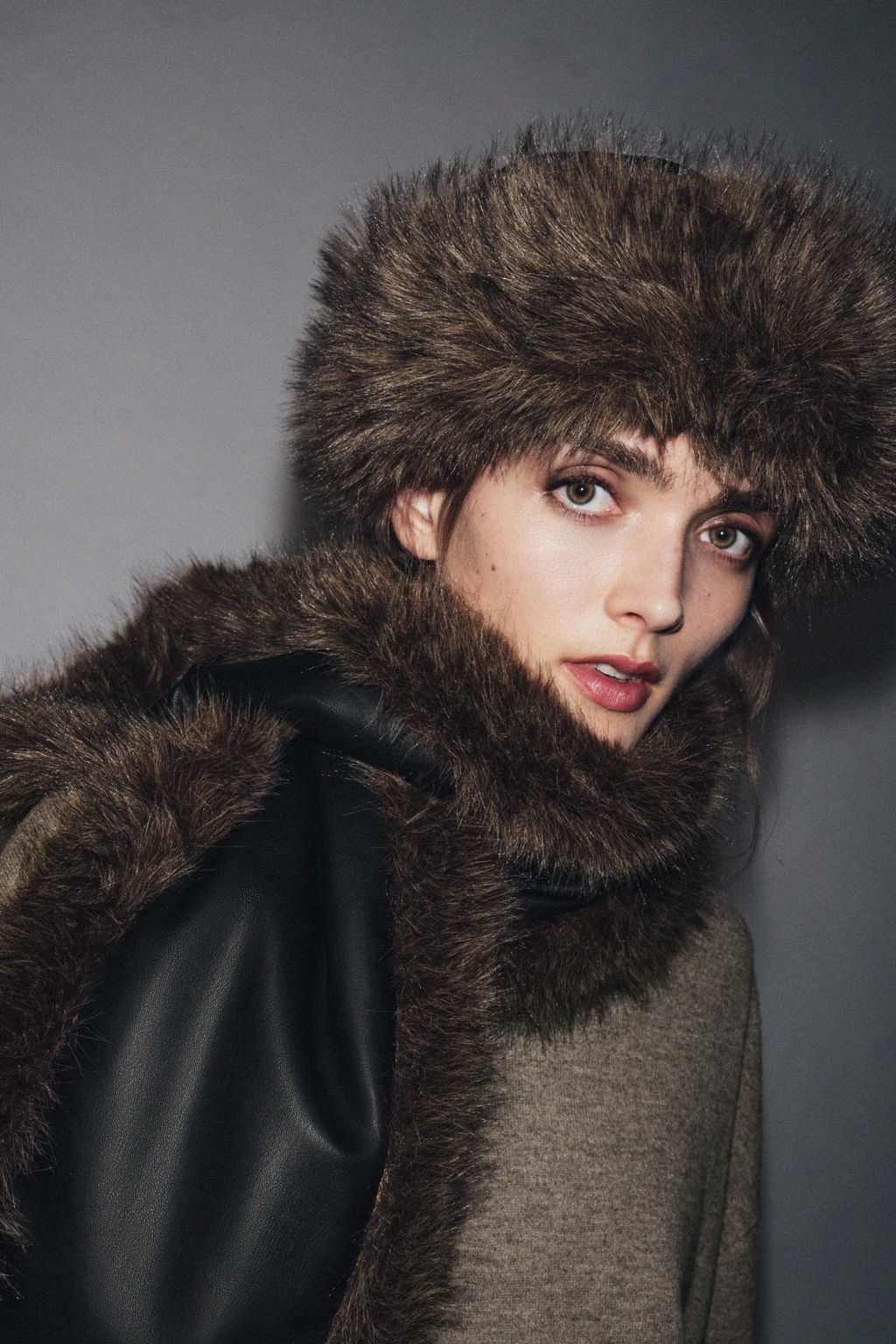 DOUBLE-FACED LEATHER EFFECT HAT - Zara фото 2