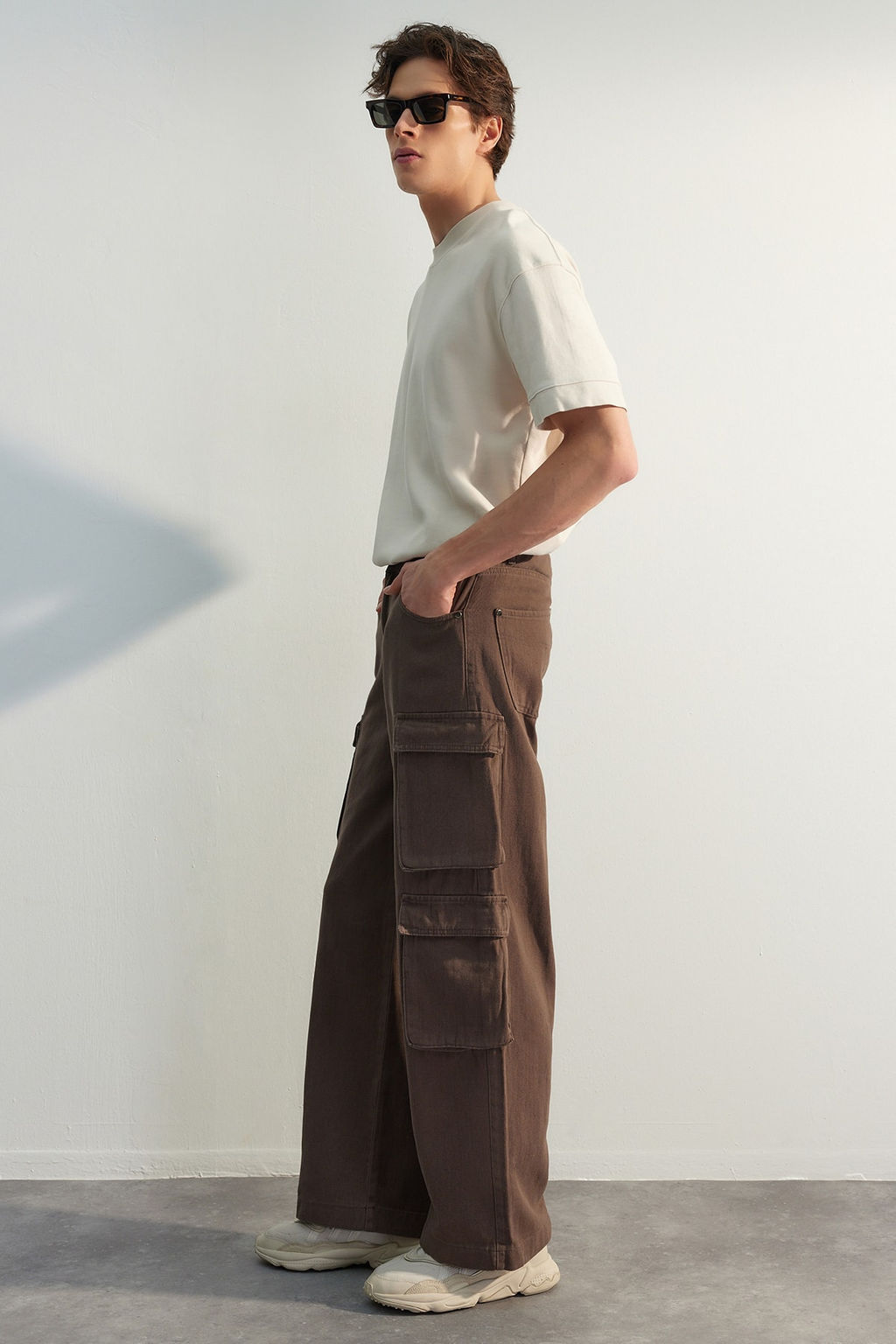 TRENDYOL MAN Limited Edition Kahverengi Premium Cepli Baggy Kargo Pantolon TMNSS23PL00036 - Trendyolmilla фото 3