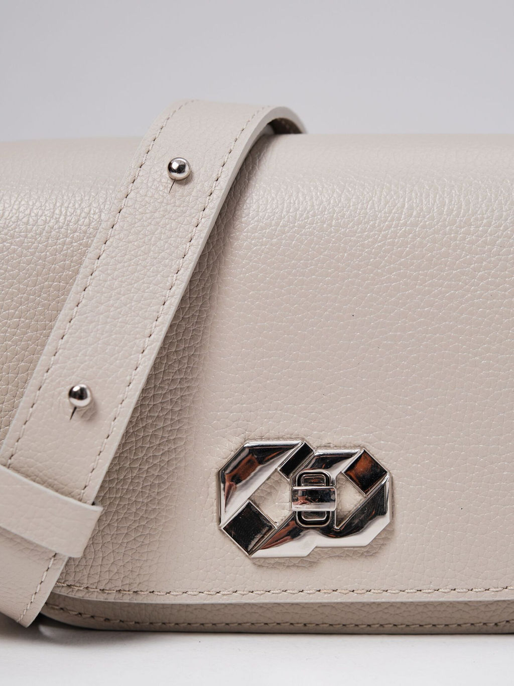 Сумка кросс-боди Deboro 30879 ванильное молоко