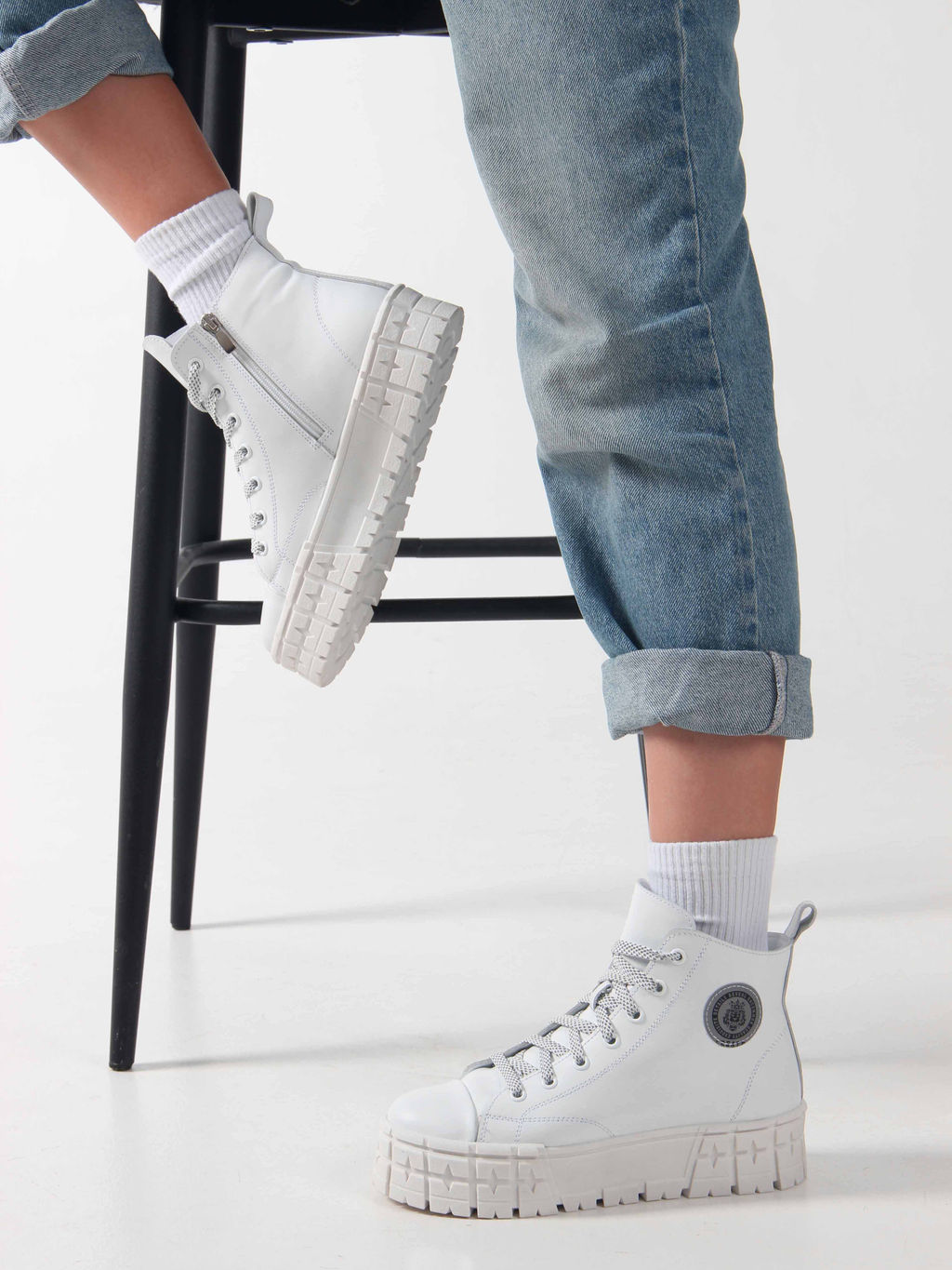 Ботинки 213.212131w. Белый/Байка