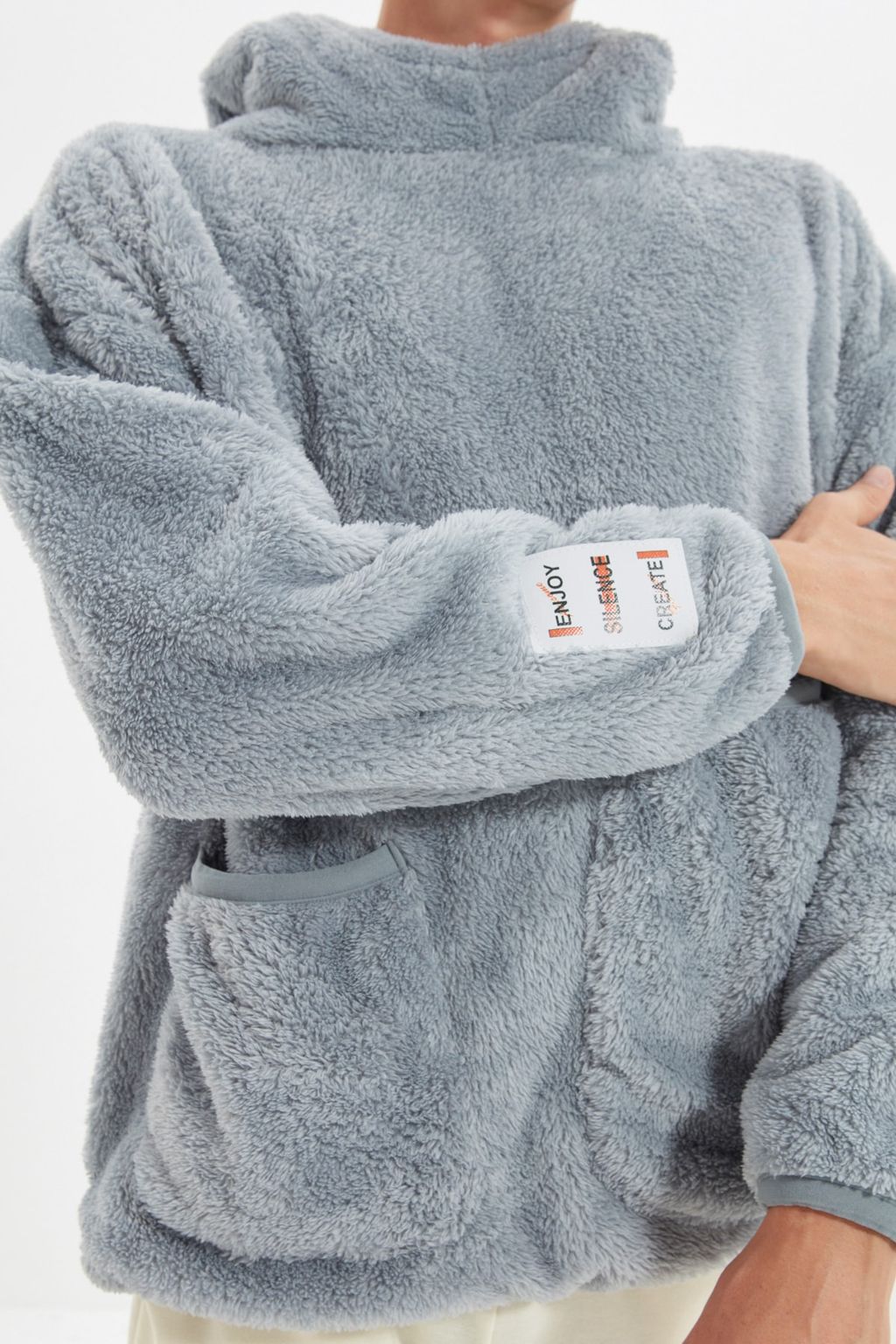 Gri Unisex Oversize/Genis Kesim Cift Cepli Etiket Detayl? S?cak Tutan Pelus Sweatshirt TMNAW22SW1708 - Trendyolmilla фото 3
