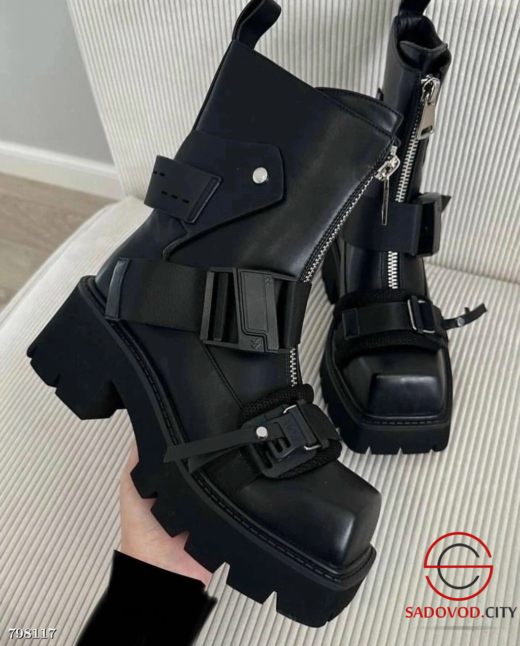 Ботинки массивные на высокой подошве