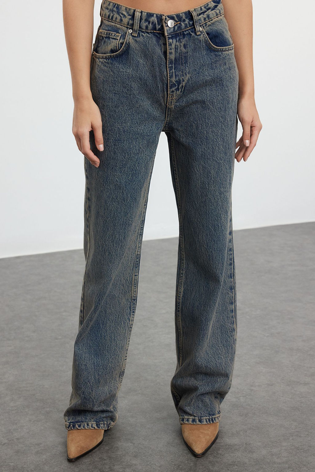 Koyu Mavi Soluk Efekt Vintage Normal Bel Wide Leg Jeans TWOAW25JE00107 - Trendyolmilla фото 3