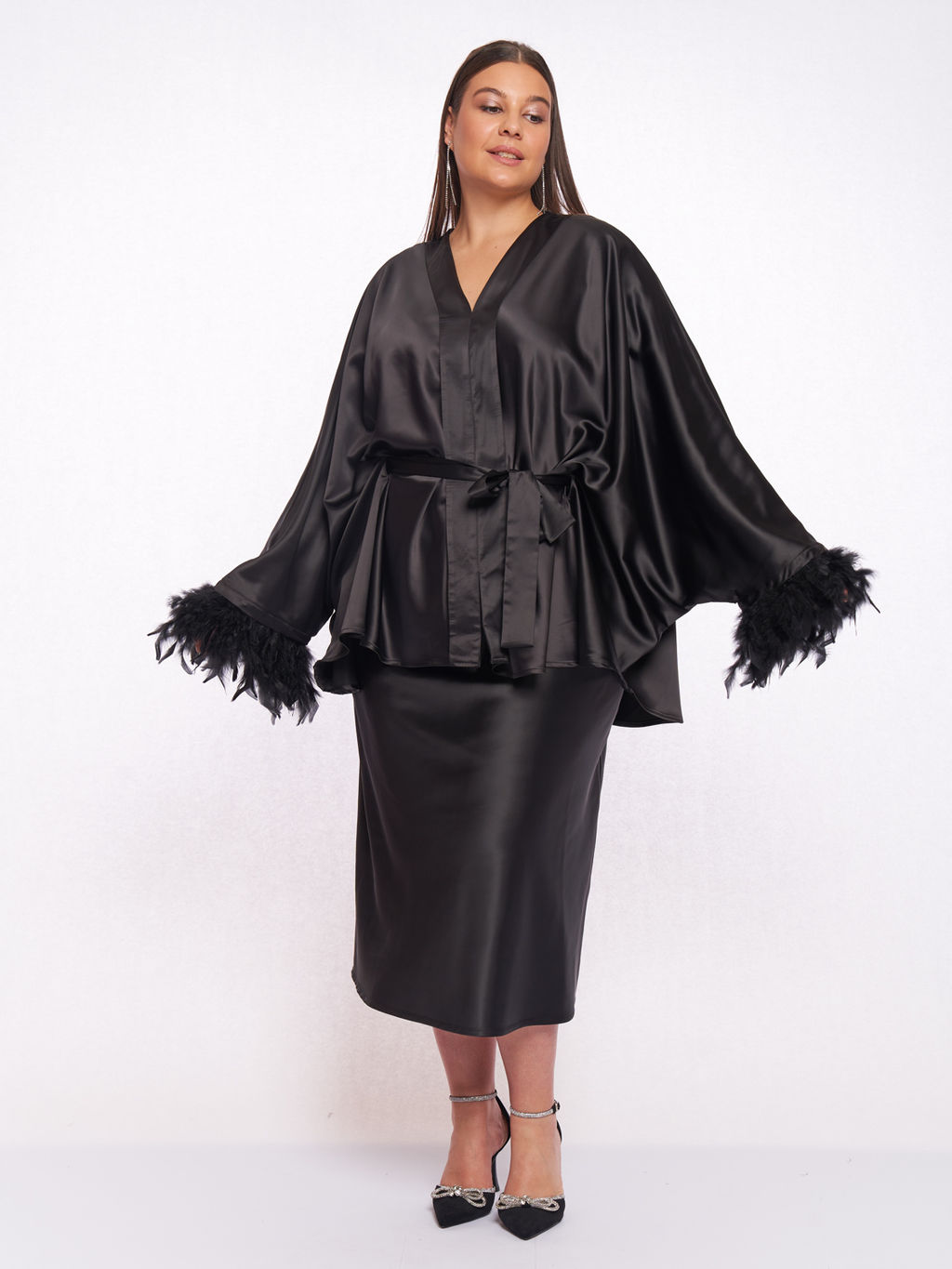Блузка атласная с перьями TBL73637BLK01 - Артесса фото 13