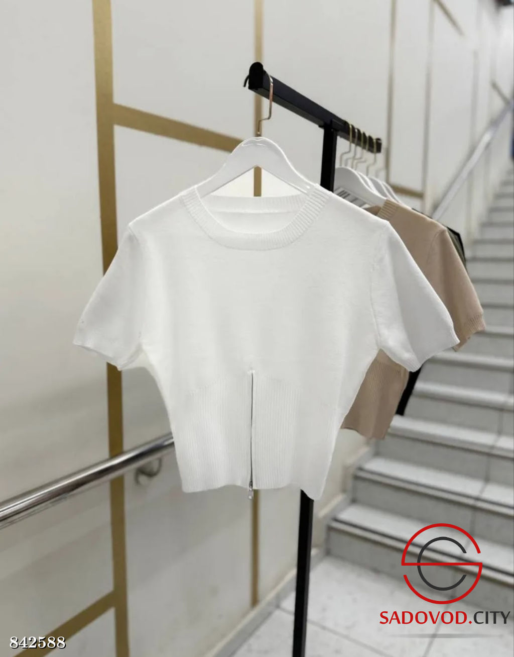 Кофта женская внизу на молнии